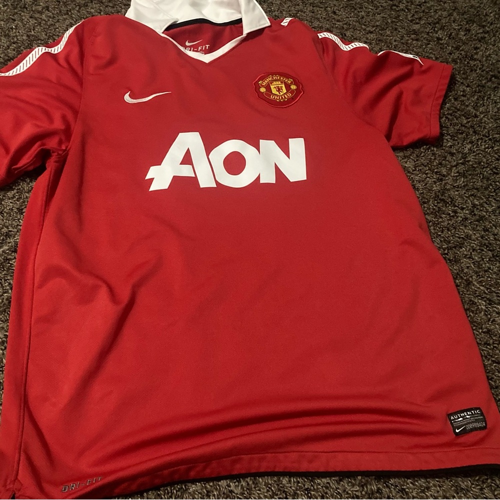 Manchester United retro soccer jersey men’s large